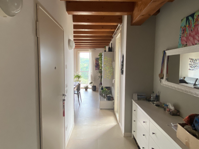 MONTEVIALE: Immerso nella quiete e in piccolo contesto proponiamo un appartamento unico, recentem...