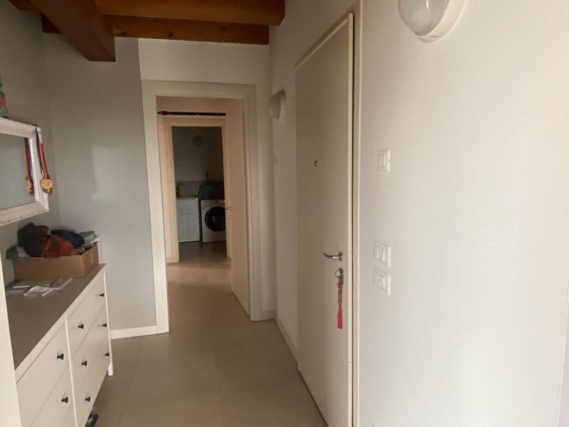 MONTEVIALE: Immerso nella quiete e in piccolo contesto proponiamo un appartamento unico, recentem...