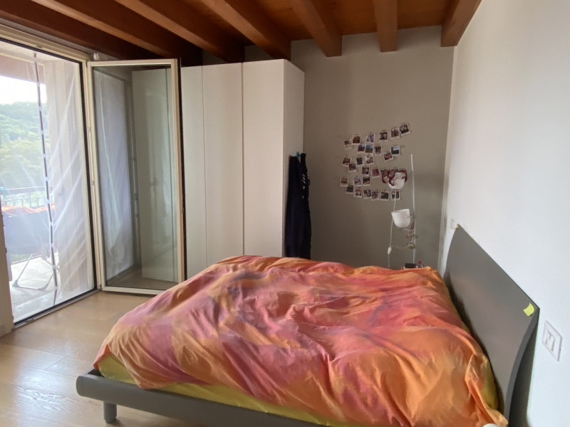 MONTEVIALE: Immerso nella quiete e in piccolo contesto proponiamo un appartamento unico, recentem...