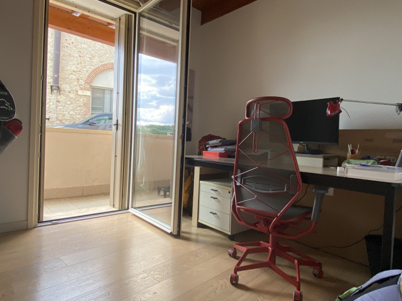 MONTEVIALE: Immerso nella quiete e in piccolo contesto proponiamo un appartamento unico, recentem...