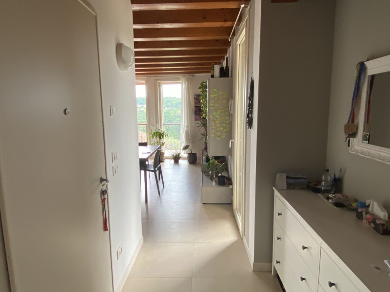 MONTEVIALE: Immerso nella quiete e in piccolo contesto proponiamo un appartamento unico, recentem...