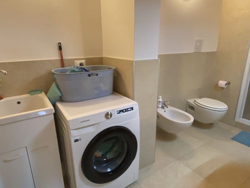 MONTEVIALE: Immerso nella quiete e in piccolo contesto proponiamo un appartamento unico, recentem...