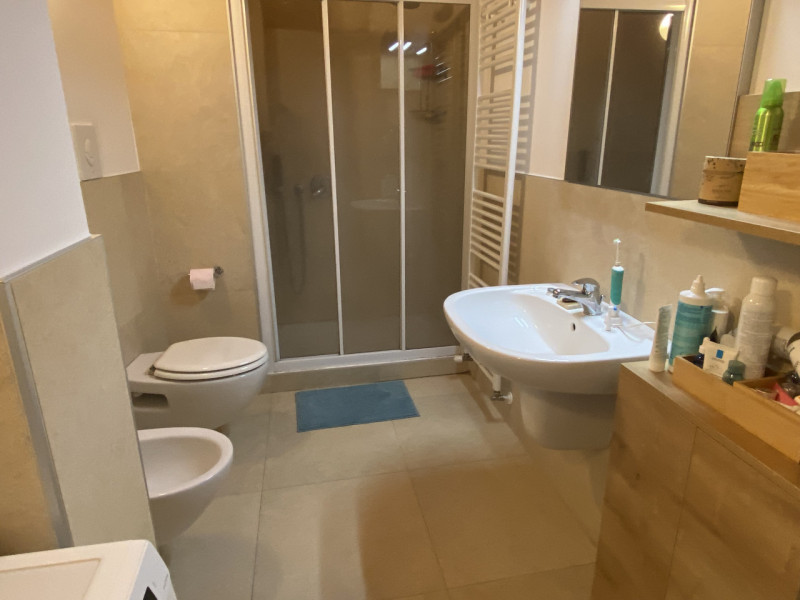 MONTEVIALE: Immerso nella quiete e in piccolo contesto proponiamo un appartamento unico, recentem...