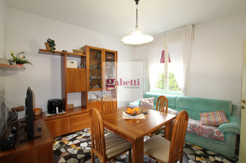 MONTA' S.IGNAZIO Proponiamo in vendita un appartamento quadrilocale situato al piano terra di una...