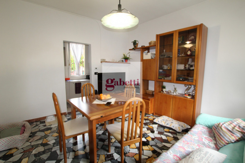 MONTA' S.IGNAZIO Proponiamo in vendita un appartamento quadrilocale situato al piano terra di una...