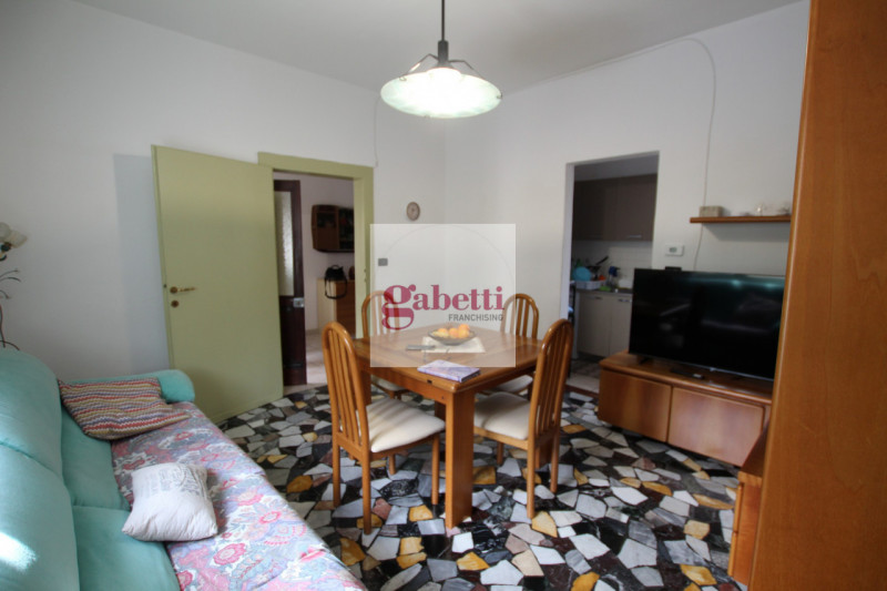 MONTA' S.IGNAZIO Proponiamo in vendita un appartamento quadrilocale situato al piano terra di una...