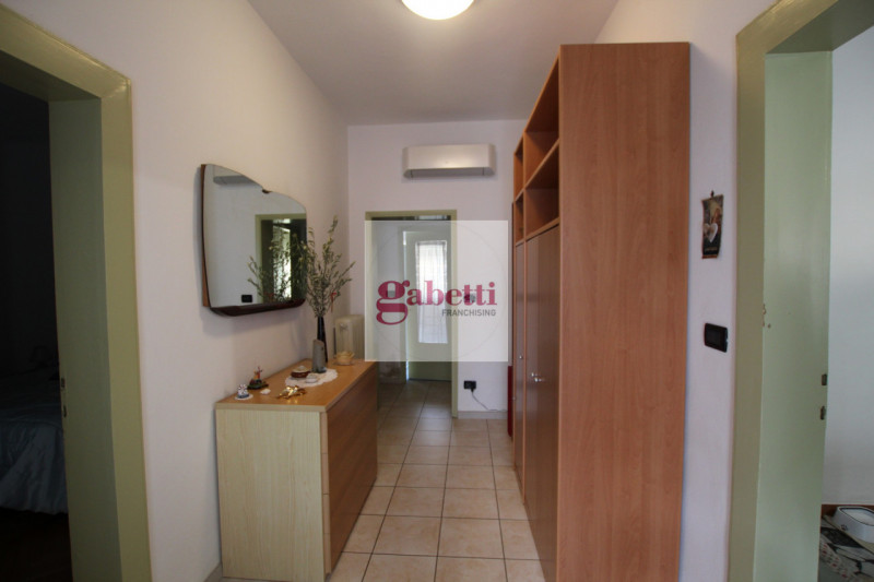 MONTA' S.IGNAZIO Proponiamo in vendita un appartamento quadrilocale situato al piano terra di una...