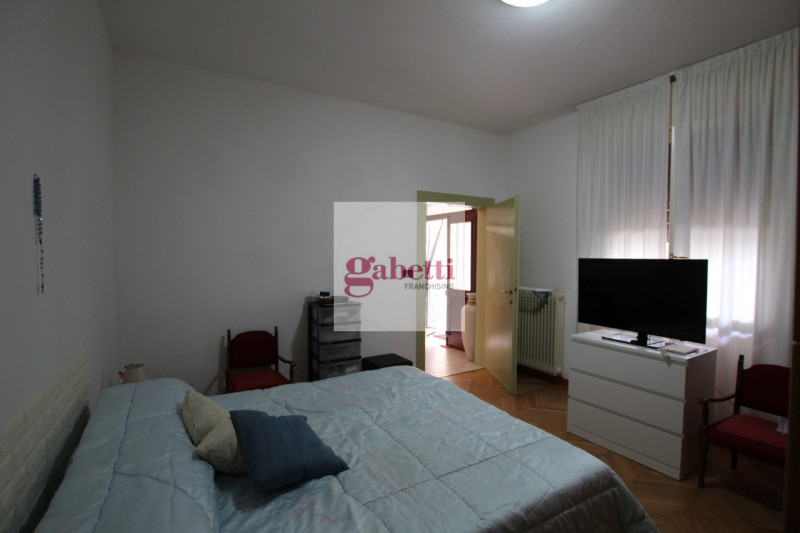 MONTA' S.IGNAZIO Proponiamo in vendita un appartamento quadrilocale situato al piano terra di una...