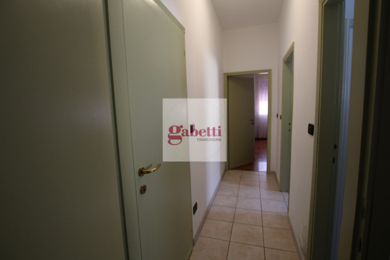 MONTA' S.IGNAZIO Proponiamo in vendita un appartamento quadrilocale situato al piano terra di una...