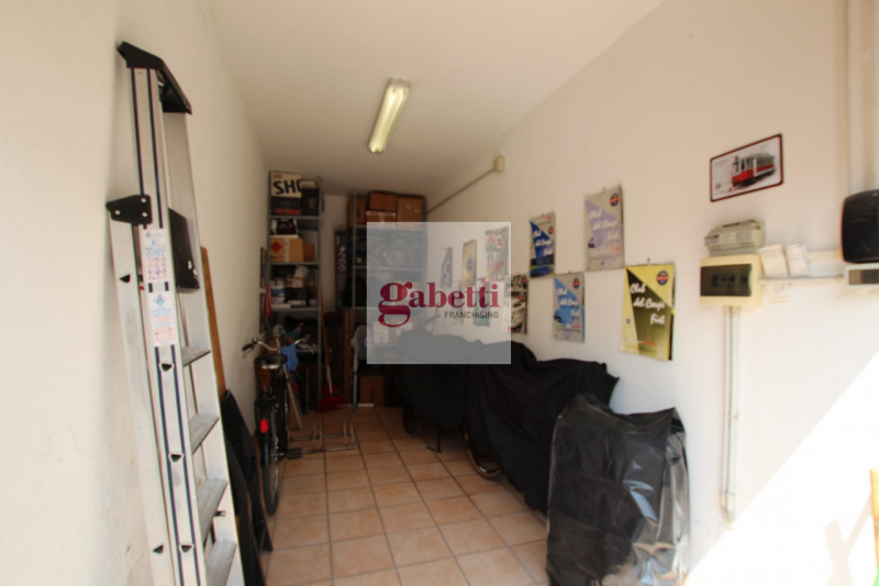 MONTA' S.IGNAZIO Proponiamo in vendita un appartamento quadrilocale situato al piano terra di una...