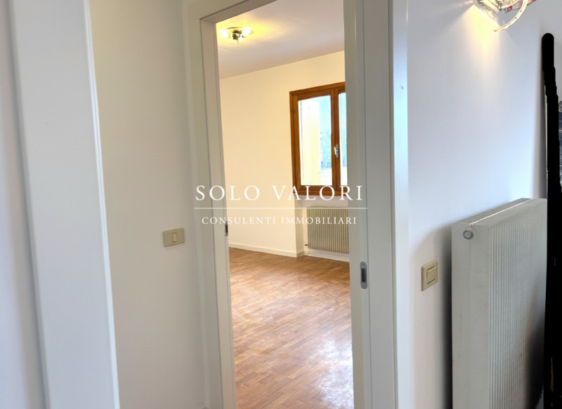 Rif. A939  (Nada 392 6956333)

In posizione centralissima e strategica, comoda a tutti i servizi,...