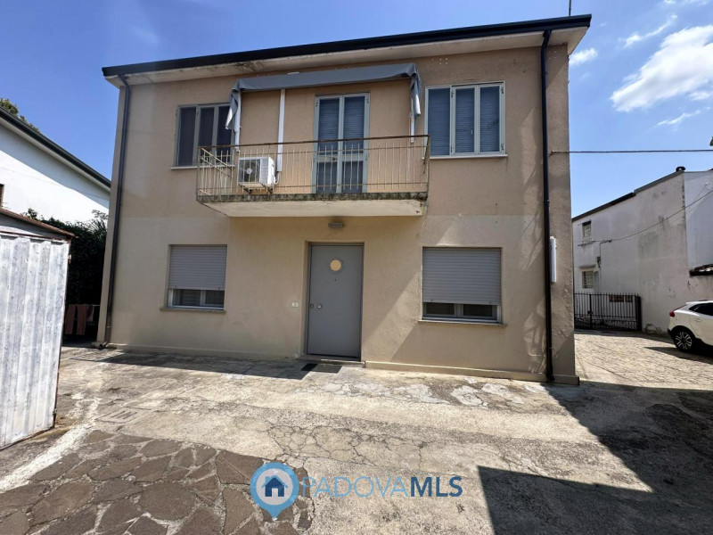 Immobile in esclusiva al Gruppo Padova MLS.

Scopri un'opportunità unica per diventare proprietar...