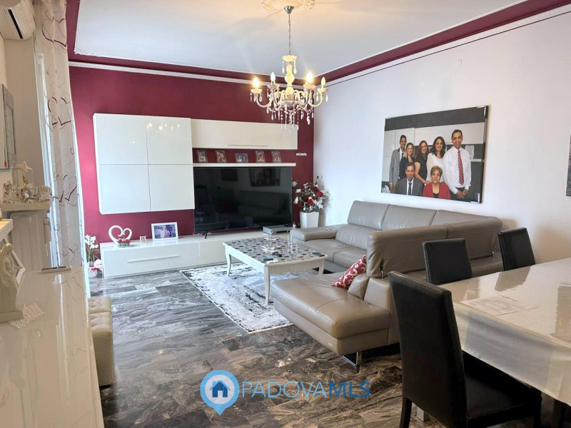 Immobile in esclusiva al Gruppo Padova MLS

Nel cuore del quartiere Pio X° a due minuti dal centr...