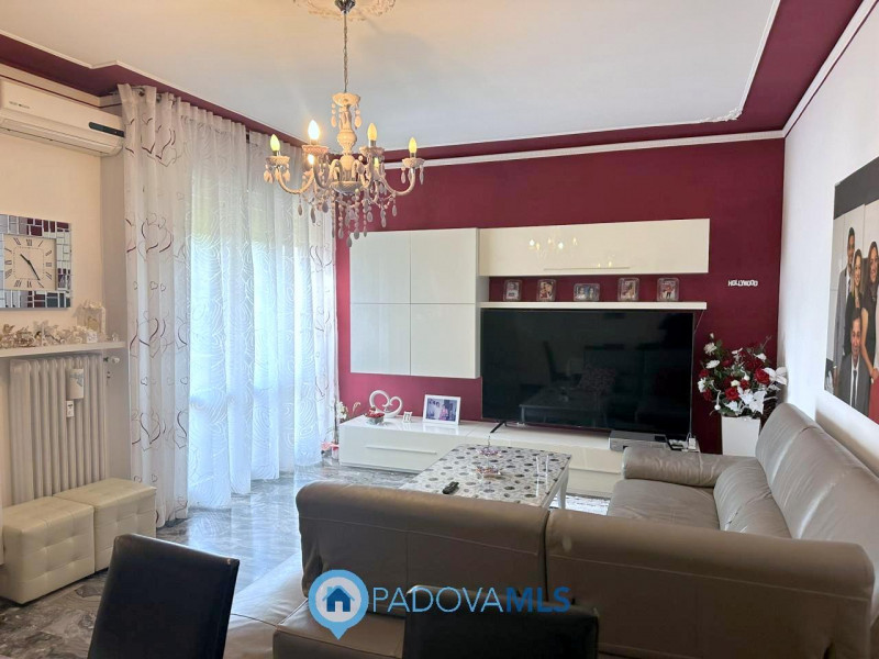 Immobile in esclusiva al Gruppo Padova MLS

Nel cuore del quartiere Pio X° a due minuti dal centr...