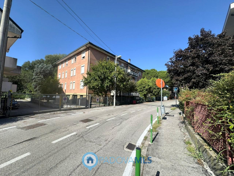 Immobile in esclusiva al Gruppo Padova MLS

Nel cuore del quartiere Pio X° a due minuti dal centr...