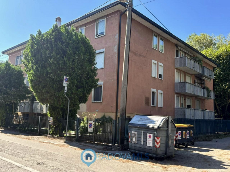 Immobile in esclusiva al Gruppo Padova MLS

Nel cuore del quartiere Pio X° a due minuti dal centr...