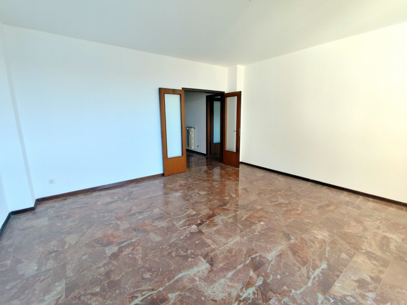 AMPIO 2 CAMERE ZONA PALESTRO €.215.000 - rif.LM013

Proponiamo un ampio e luminoso appartamento d...