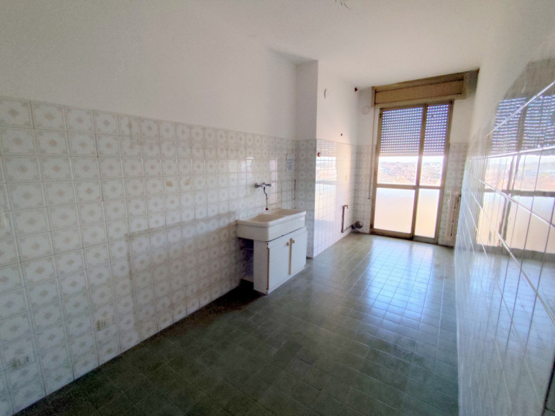 AMPIO 2 CAMERE ZONA PALESTRO €.215.000 - rif.LM013

Proponiamo un ampio e luminoso appartamento d...