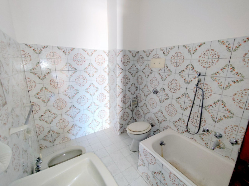 AMPIO 2 CAMERE ZONA PALESTRO €.215.000 - rif.LM013

Proponiamo un ampio e luminoso appartamento d...