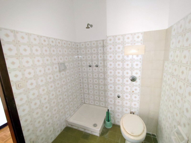 AMPIO 2 CAMERE ZONA PALESTRO €.215.000 - rif.LM013

Proponiamo un ampio e luminoso appartamento d...