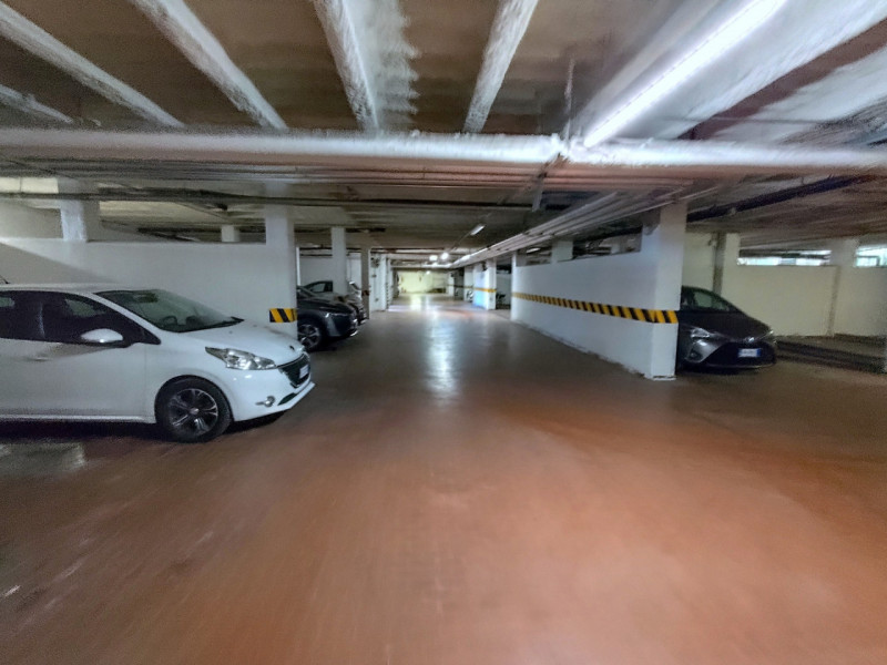 AMPIO 2 CAMERE ZONA PALESTRO €.215.000 - rif.LM013

Proponiamo un ampio e luminoso appartamento d...