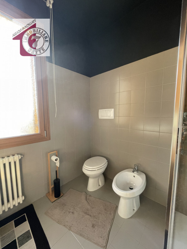 Vendesi PIAZZOLA SUL BRENTA CENTRO ATTICO al secondo e ultimo piano di circa 115 mq., all'interno...