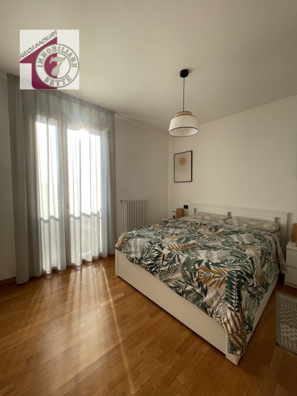 Vendesi PIAZZOLA SUL BRENTA CENTRO ATTICO al secondo e ultimo piano di circa 115 mq., all'interno...