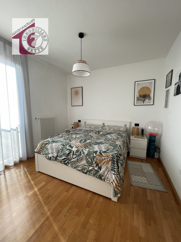 Vendesi PIAZZOLA SUL BRENTA CENTRO ATTICO al secondo e ultimo piano di circa 115 mq., all'interno...