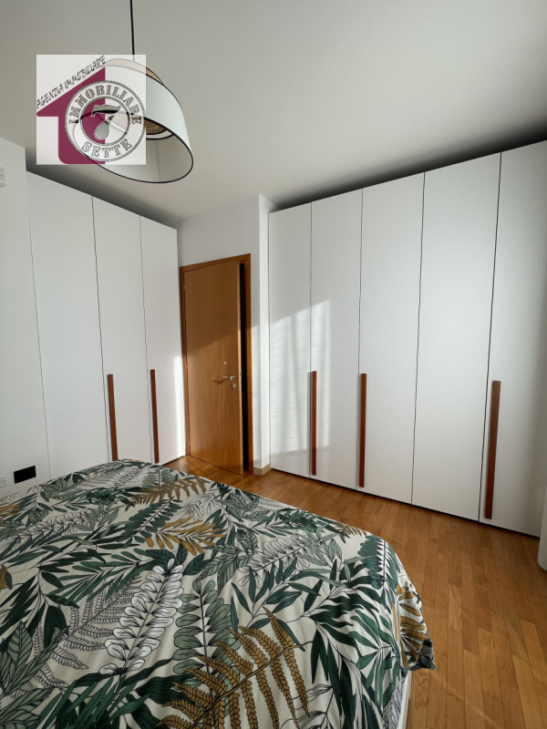 Vendesi PIAZZOLA SUL BRENTA CENTRO ATTICO al secondo e ultimo piano di circa 115 mq., all'interno...