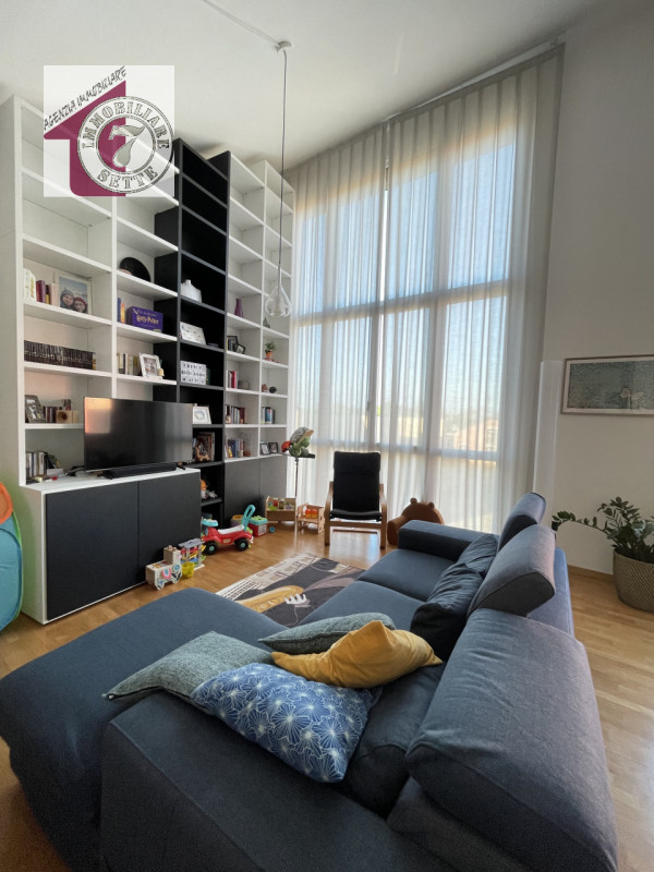 Vendesi PIAZZOLA SUL BRENTA CENTRO ATTICO al secondo e ultimo piano di circa 115 mq., all'interno...