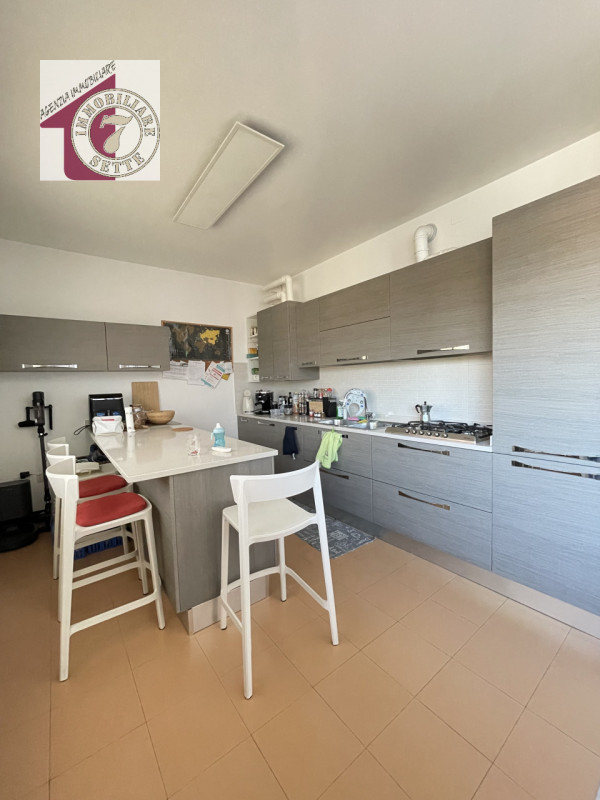 Vendesi PIAZZOLA SUL BRENTA CENTRO ATTICO al secondo e ultimo piano di circa 115 mq., all'interno...