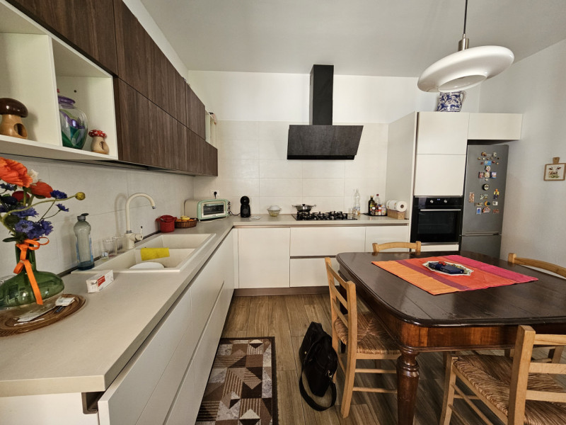 VICENZA-Viale Astichello: in contesto di Bifamiliare, proponiamo spazioso, curatissimo e ristrutt...