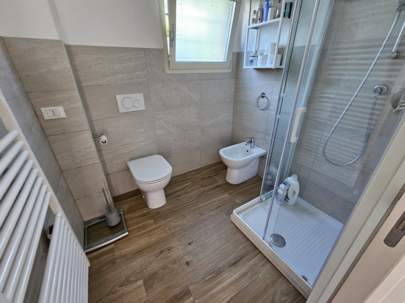 VICENZA-Viale Astichello: in contesto di Bifamiliare, proponiamo spazioso, curatissimo e ristrutt...