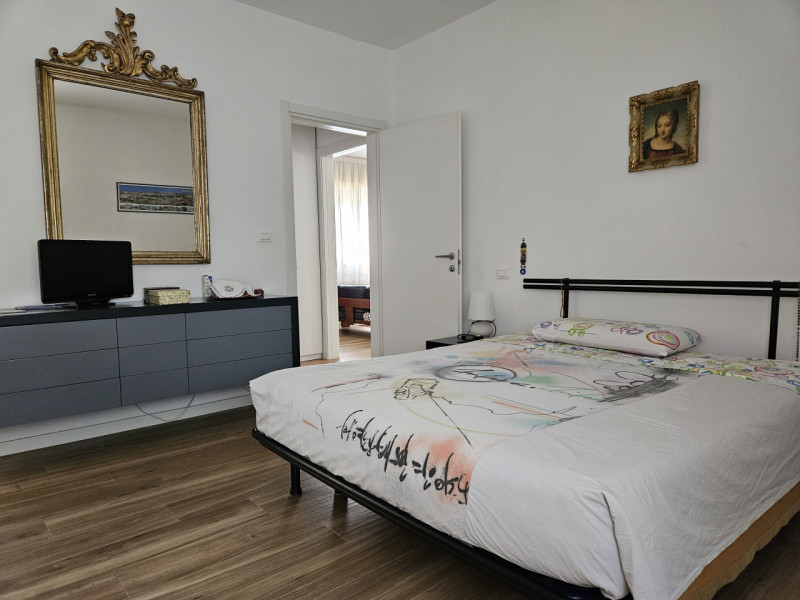 VICENZA-Viale Astichello: in contesto di Bifamiliare, proponiamo spazioso, curatissimo e ristrutt...