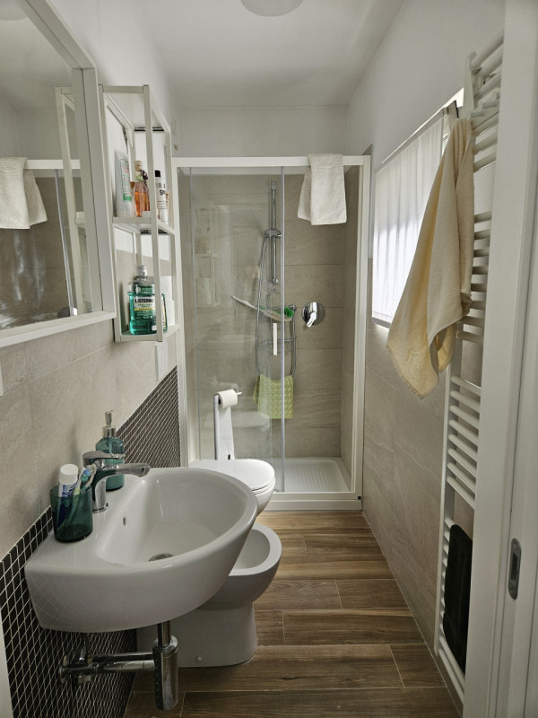 VICENZA-Viale Astichello: in contesto di Bifamiliare, proponiamo spazioso, curatissimo e ristrutt...