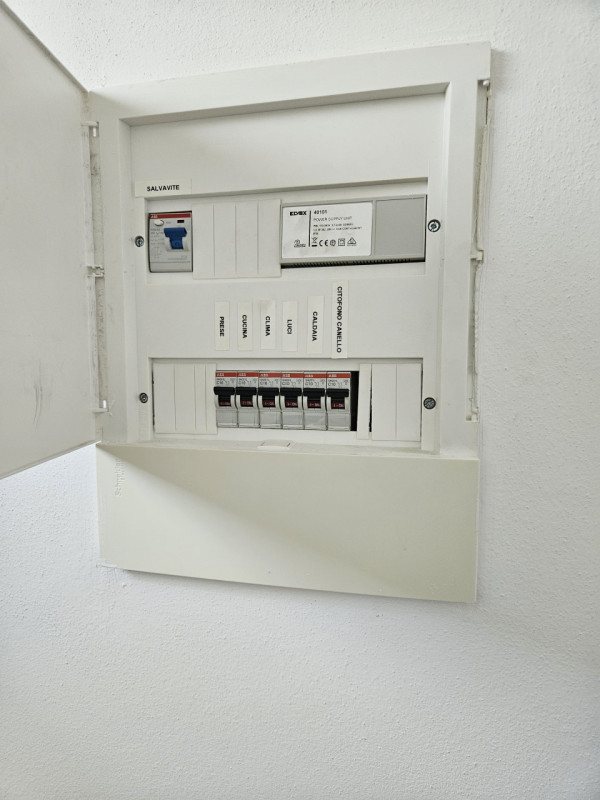 VICENZA-Viale Astichello: in contesto di Bifamiliare, proponiamo spazioso, curatissimo e ristrutt...