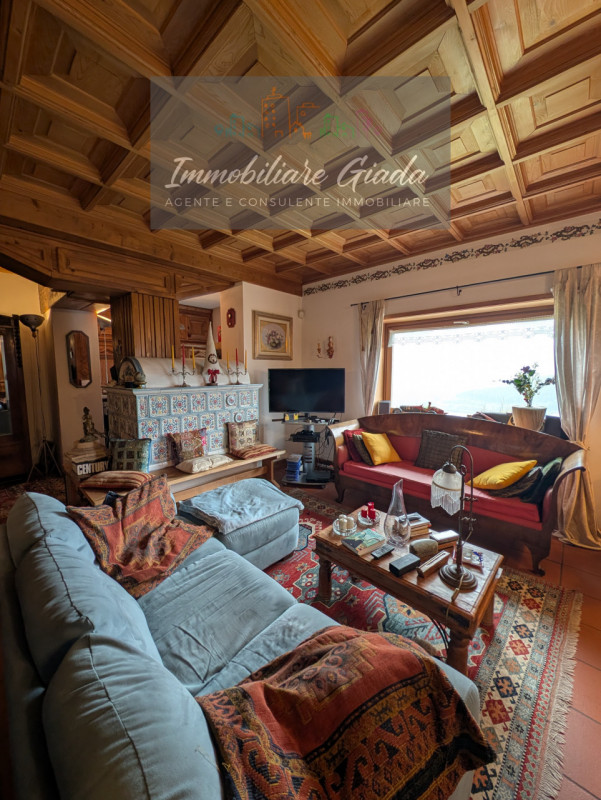 Proponiamo in vendita questo splendido appartamento situato al primo piano di una piccola palazzi...