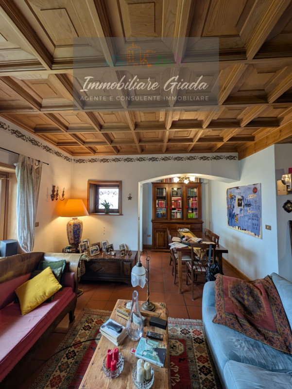 Proponiamo in vendita questo splendido appartamento situato al primo piano di una piccola palazzi...