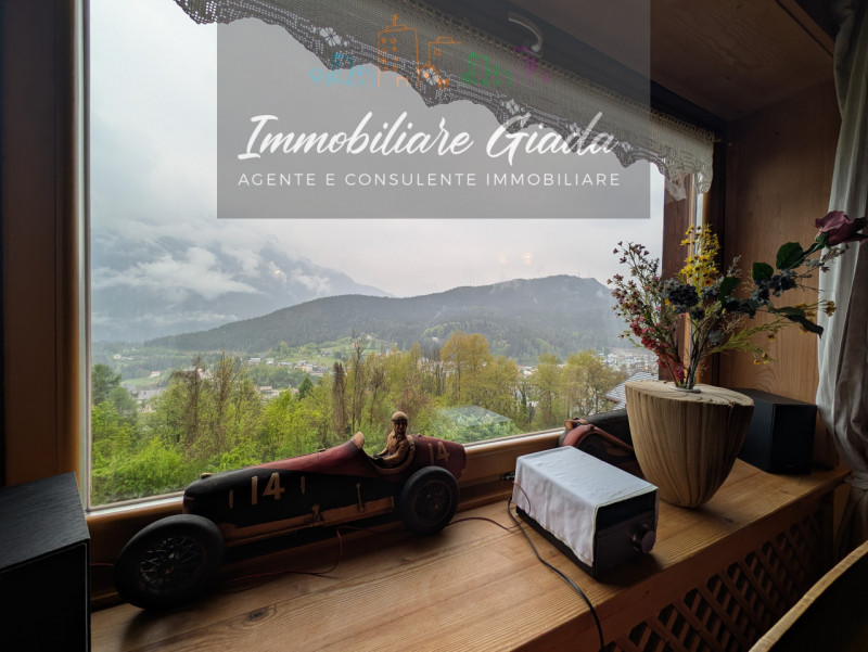 Proponiamo in vendita questo splendido appartamento situato al primo piano di una piccola palazzi...