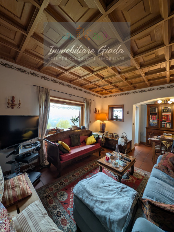 Proponiamo in vendita questo splendido appartamento situato al primo piano di una piccola palazzi...