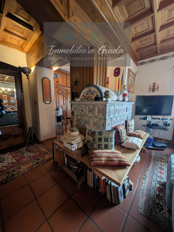 Proponiamo in vendita questo splendido appartamento situato al primo piano di una piccola palazzi...