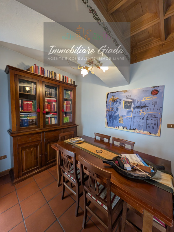 Proponiamo in vendita questo splendido appartamento situato al primo piano di una piccola palazzi...