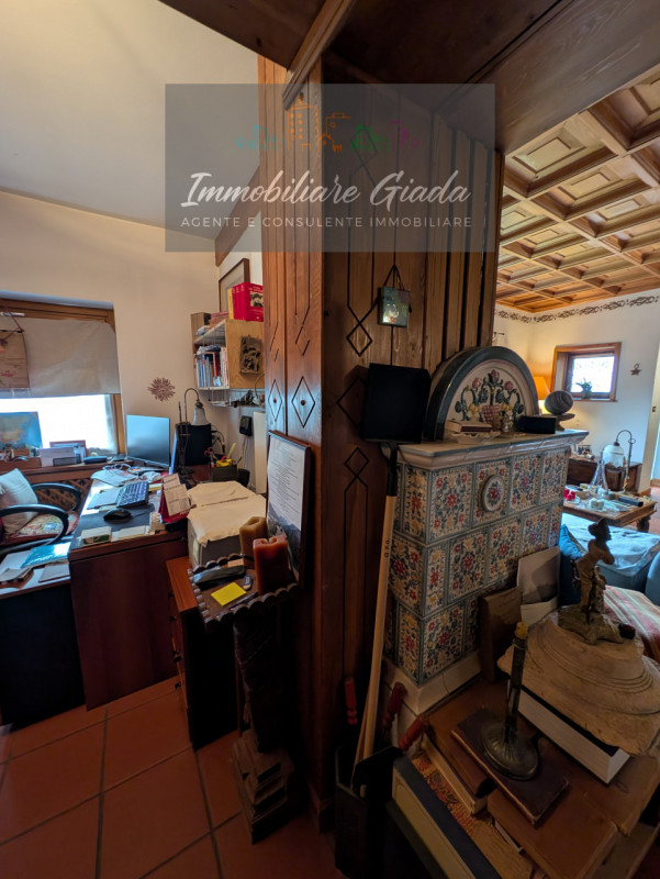 Proponiamo in vendita questo splendido appartamento situato al primo piano di una piccola palazzi...