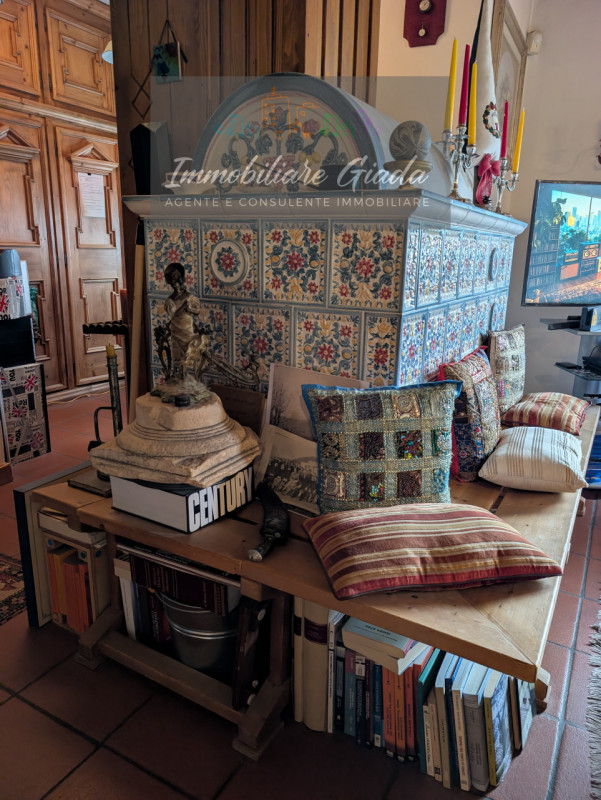 Proponiamo in vendita questo splendido appartamento situato al primo piano di una piccola palazzi...