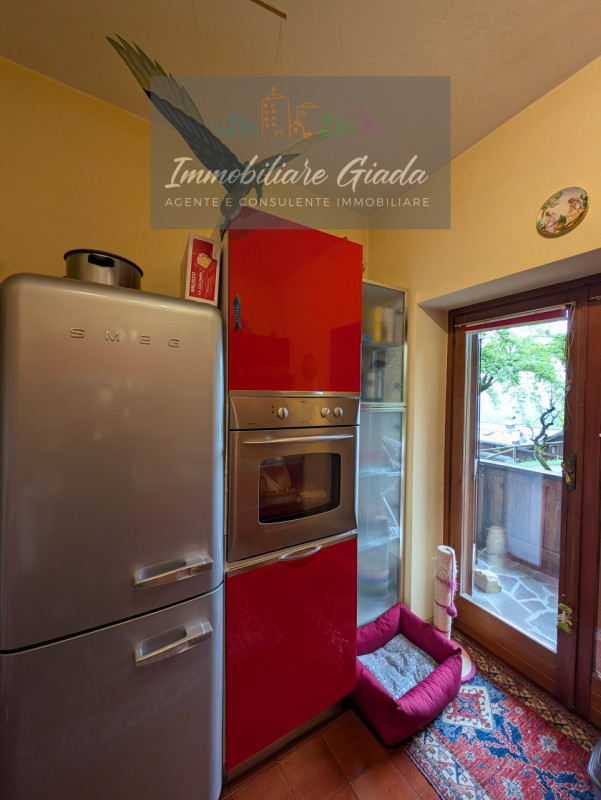 Proponiamo in vendita questo splendido appartamento situato al primo piano di una piccola palazzi...