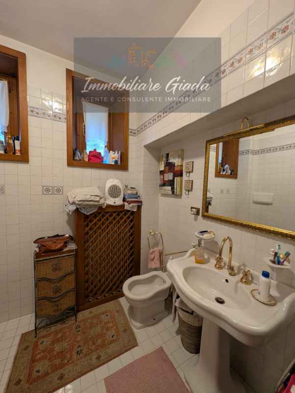 Proponiamo in vendita questo splendido appartamento situato al primo piano di una piccola palazzi...