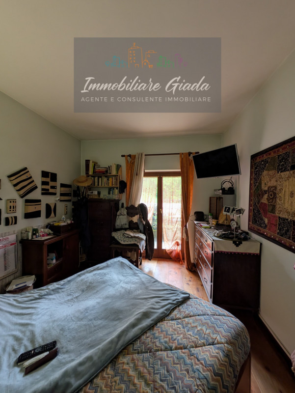 Proponiamo in vendita questo splendido appartamento situato al primo piano di una piccola palazzi...