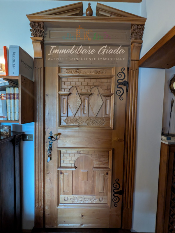 Proponiamo in vendita questo splendido appartamento situato al primo piano di una piccola palazzi...
