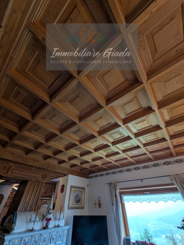 Proponiamo in vendita questo splendido appartamento situato al primo piano di una piccola palazzi...