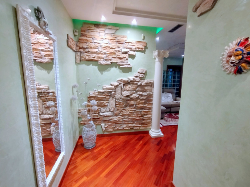 ELEGANTE APPARTAMENTO 2 CAMERE ARREDATO CON AMPIO GIARDINO ABANO TERME €.270.000 - rif.CL539

Pro...